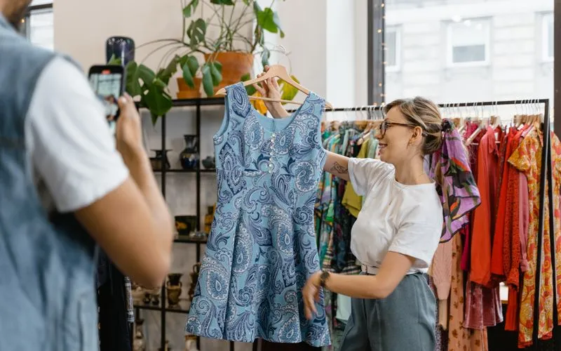 Featured image for “A Practical Guide to Live Shopping”: Live Shopping