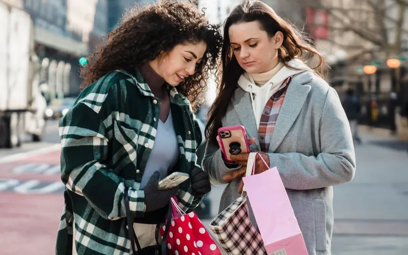 Featured image for “A Practical Guide to Social Commerce”: Social Commerce
